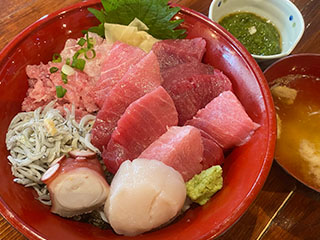 塩釜天然！本まぐろ中トロ丼