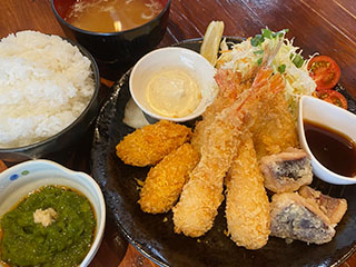 ミックスフライ定食