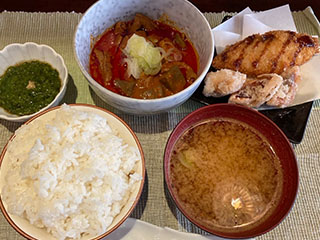 ジャン辛もつ煮定食